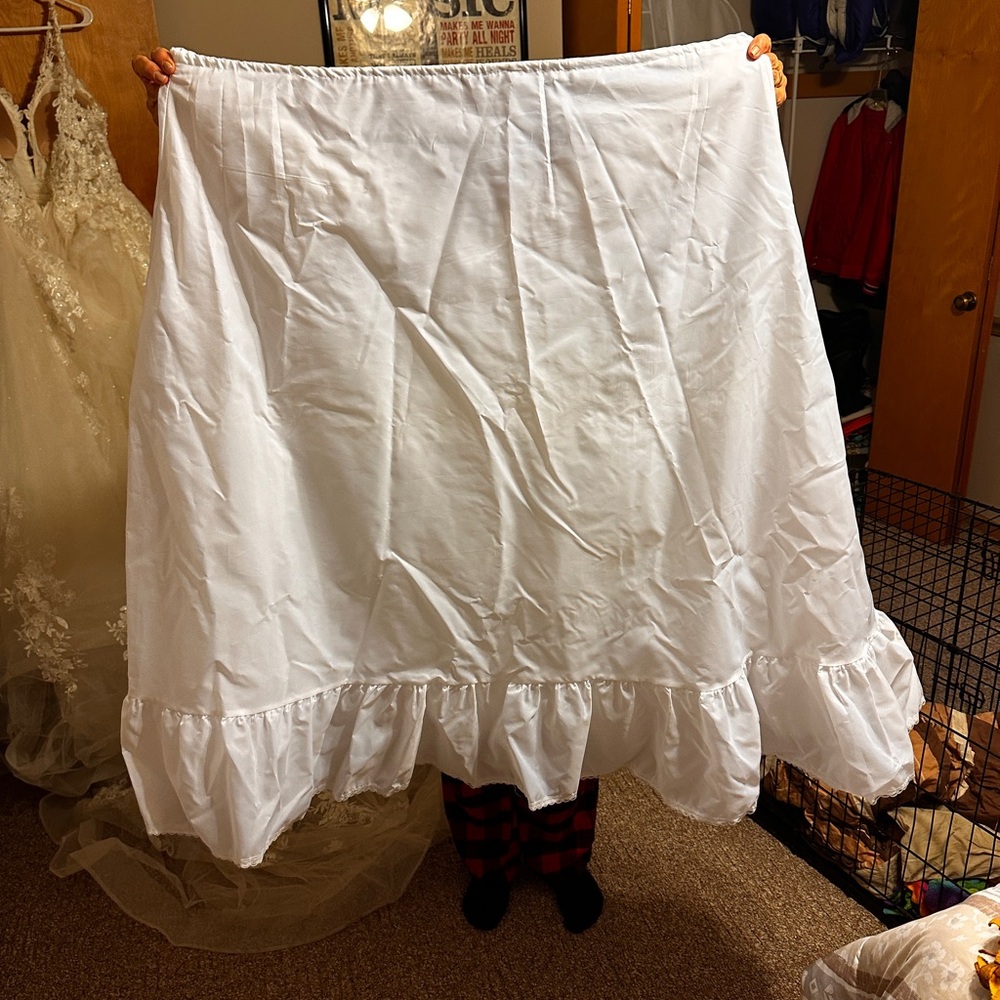 Elegant Lace Wedding Dress - Picture 8 of 10